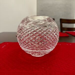 Beautiful unique crystal piece. Can be used as vase.